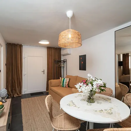 Alex Apartment *